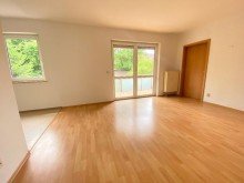Wohnen mit Blick zum Balkon und Schlafzimmert�r Neu renovierte 2-Raum-Eigentumswohnung mit gro�em S�dbalkon, Mietrendite ca. 8,9 %