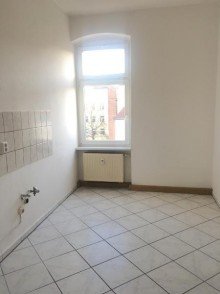 sch�ne K�che Tolle Aussicht vom 3. OG - g�nstige 3-Raumwohnung - Stellplatz vor dem Haus