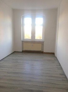 Elternschlafzimmer Tolle Aussicht vom 3. OG - g�nstige 3-Raumwohnung - Stellplatz vor dem Haus