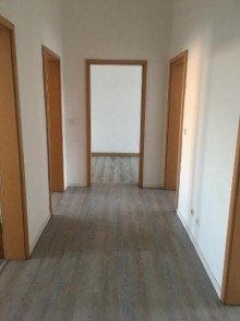 Flur Tolle Aussicht vom 3. OG - g�nstige 3-Raumwohnung - Stellplatz vor dem Haus